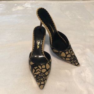 Ladies size 8M Nina Burlap mule with black leather lace overlay